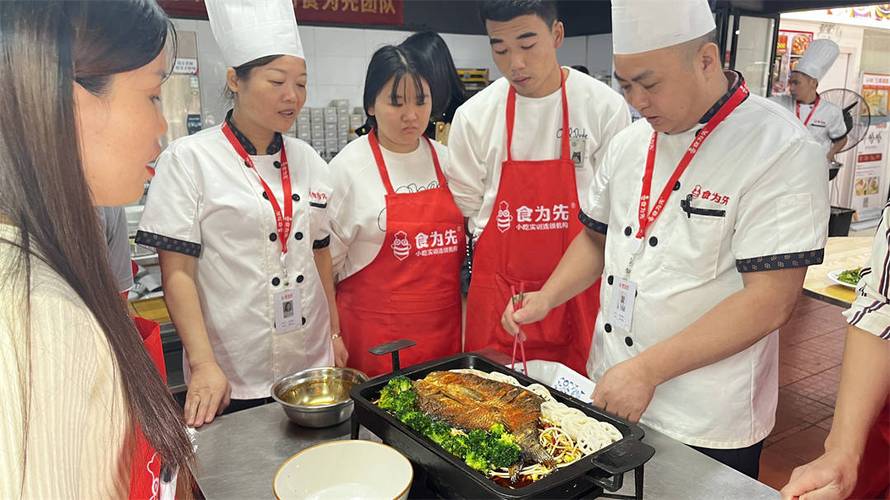 2026广州到哪学万州烤鱼技术培训机构?工厂工人转行如何轻松创业